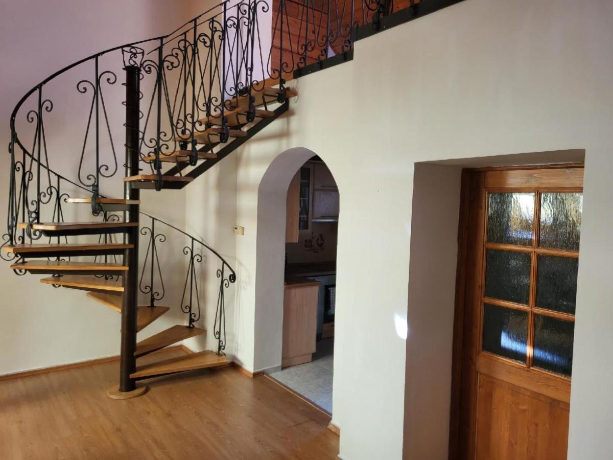 Sunflower Prague Apartments And Suites Екстер'єр фото