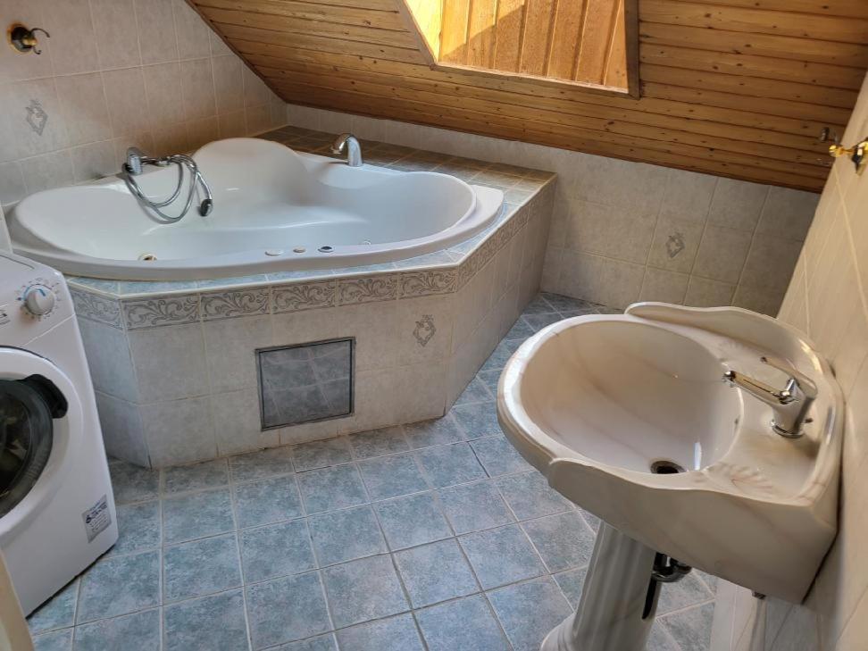 Sunflower Prague Apartments And Suites Екстер'єр фото