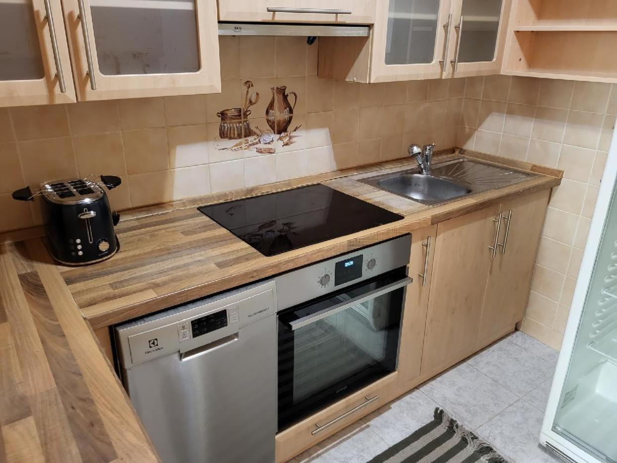 Sunflower Prague Apartments And Suites Екстер'єр фото